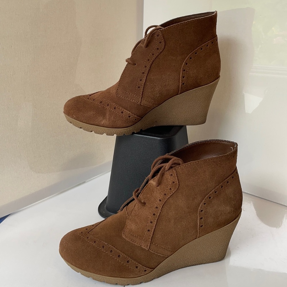 Suede wedge wingtip booties